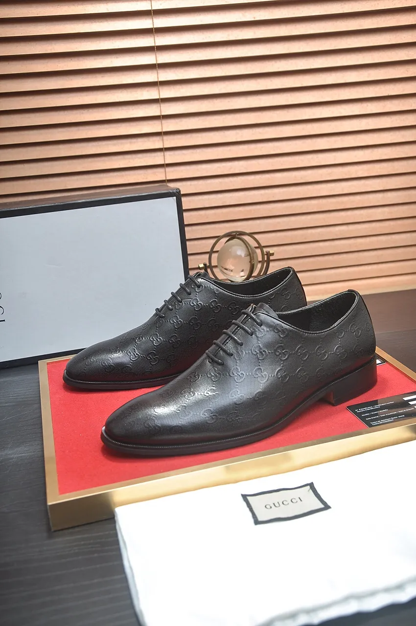 Men's shoes💰500💶Italy's top luxury men's shoe giant (GUCCI) (Gucci) (full cowhide lining) new arrival🍃Original European style🔰 Pleasant to the eye😍In order to make the shoes more durable and non-deformable🌀The production continues to follow traditional methods but there is still no lack of innovation💪Choose original sheepskin for the leather♻️ Smooth and natural And extra bright ⭐Made of imported cowhide, the first choice of rich people 38-45 (45 customized)